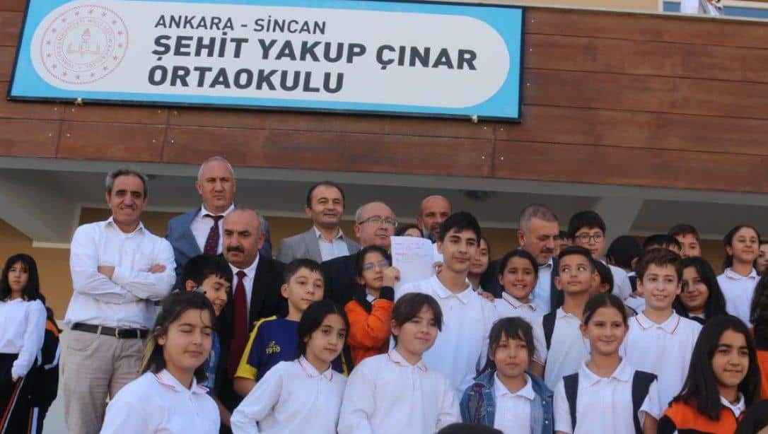 Sincan Belediye Başkanı Murat Ercan ve İlçe Milli Eğitim Müdürü Ahmet Bilen'den Şehit Yakup Çınar Ortaokuluna Ziyaret
