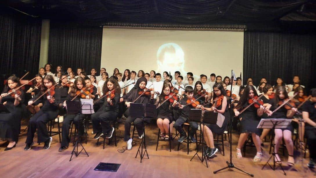 Ahmet Andiçen Ortaokulu Keman ve Koro Topluluğundan Muhteşem Konser